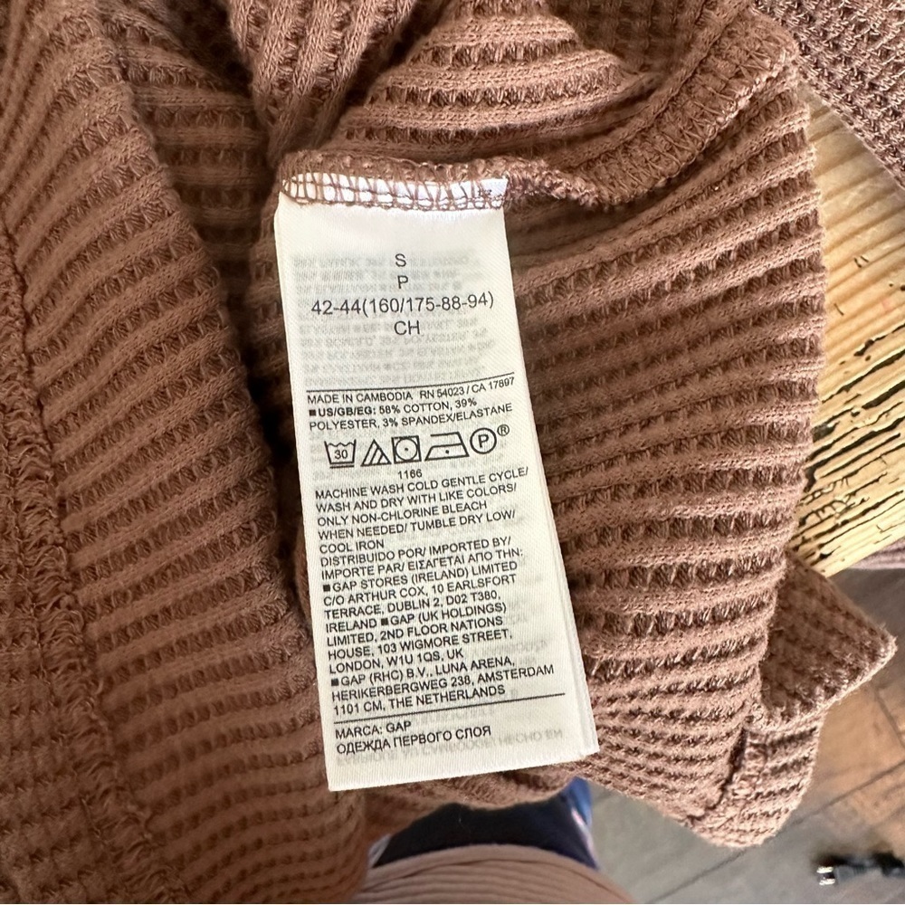 Gap Waffle Raglan Henley T-Shirt - Picture 14 of 15